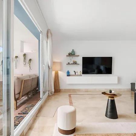 Spanish Hillside Haven Appartamento Estepona