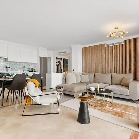 Spanish Hillside Haven Appartamento Estepona