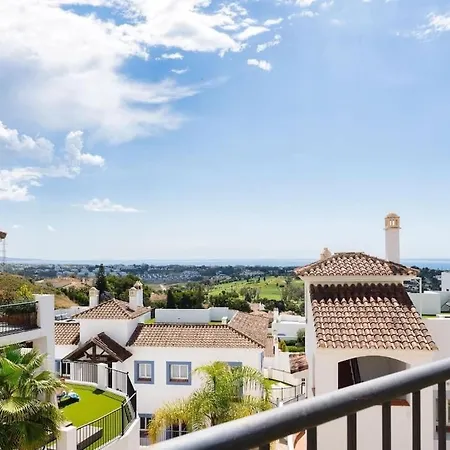 Spanish Hillside Haven Daire *