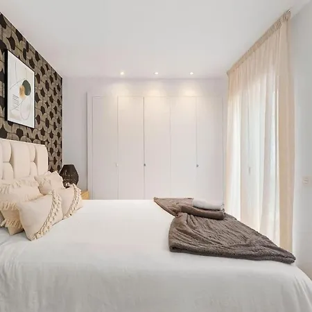 Spanish Hillside Haven Daire Estepona