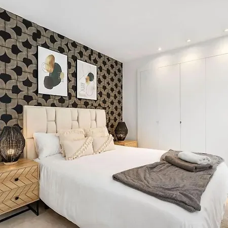 Spanish Hillside Haven Appartamento Estepona