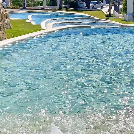 Spanish Hillside Haven Daire